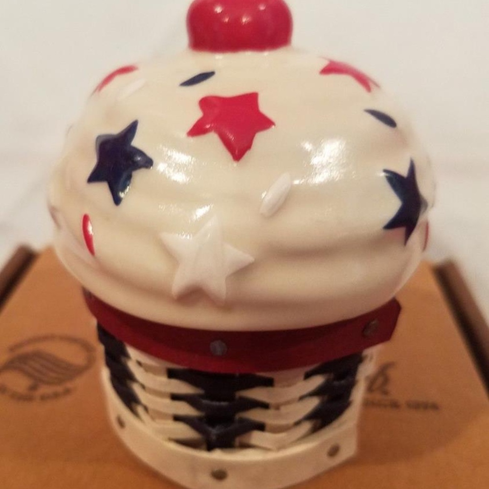 Collectors Club Miniature Cupcake Basket